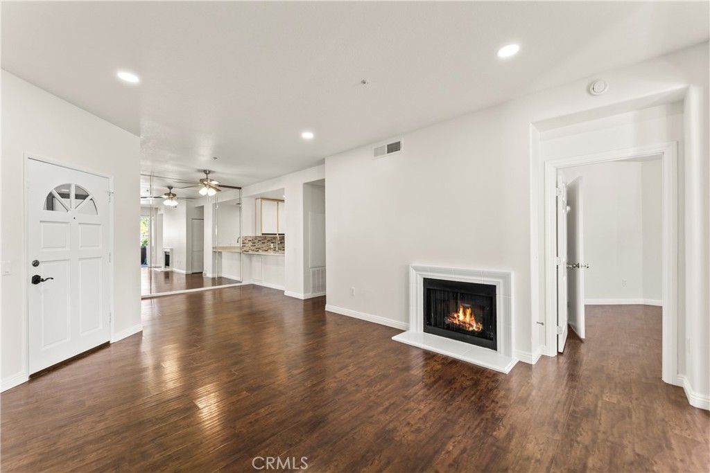 Image 2 of property listing at 2960 Champion Way 1304, Tustin, CA 92782