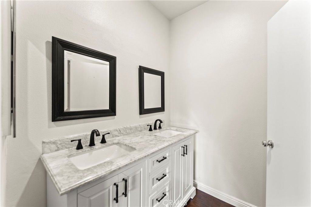 Image 25 of property listing at 2960 Champion Way 1304, Tustin, CA 92782