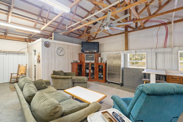 10779 N Tidwell Rd, Bon Aqua, TN 37025