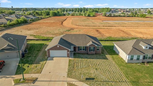 3905 E Wax Wing Drive, Siloam Springs, AR 72761