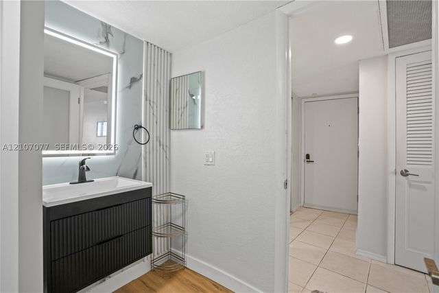 209 N Fort Lauderdale Beach Blvd 12H, Fort Lauderdale, FL 33304