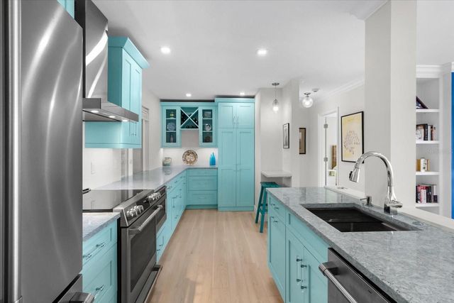 174 GOLDEN GATE POINT 32, Sarasota, FL 34236