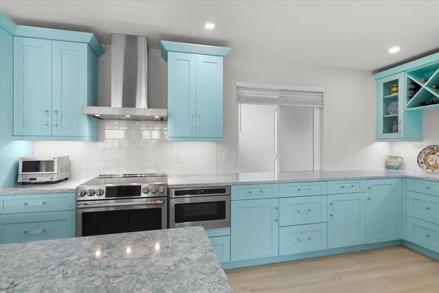 174 GOLDEN GATE POINT 32, Sarasota, FL 34236