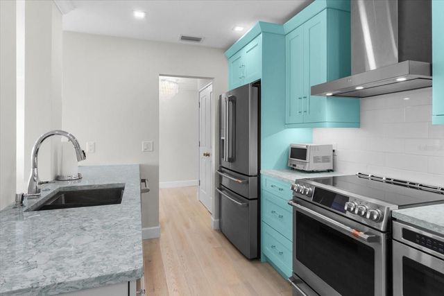 174 GOLDEN GATE POINT 32, Sarasota, FL 34236