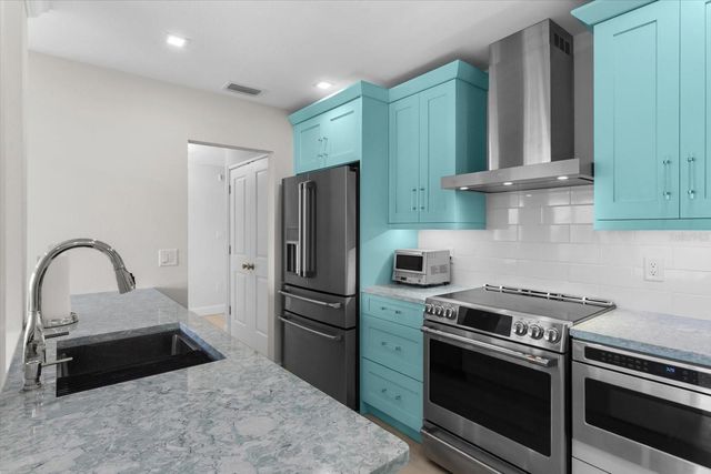 174 GOLDEN GATE POINT 32, Sarasota, FL 34236