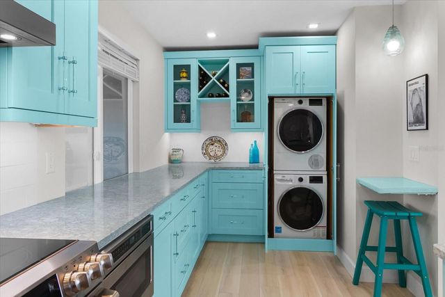 174 GOLDEN GATE POINT 32, Sarasota, FL 34236