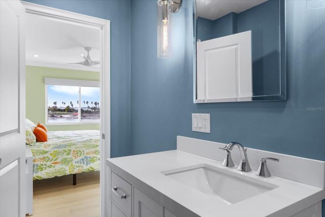 174 GOLDEN GATE POINT 32, Sarasota, FL 34236