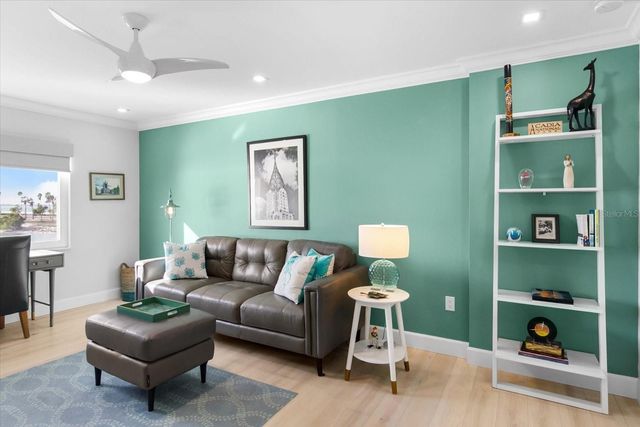 174 GOLDEN GATE POINT 32, Sarasota, FL 34236