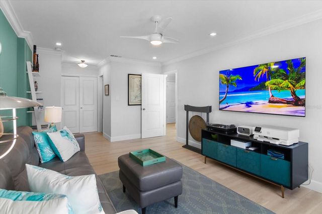 174 GOLDEN GATE POINT 32, Sarasota, FL 34236