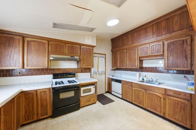 1114 Burgoyne Street, Mountain View, CA 94043