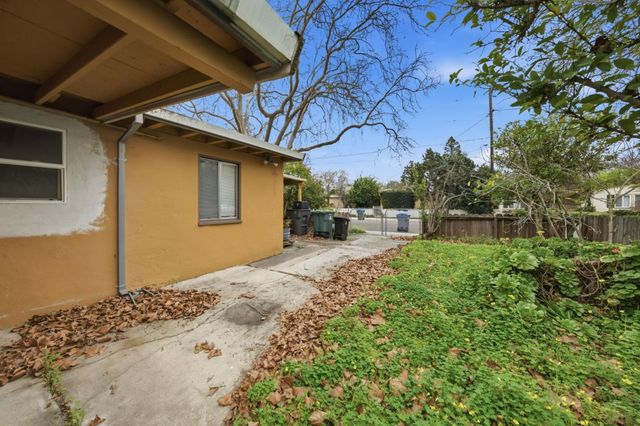 1114 Burgoyne Street, Mountain View, CA 94043