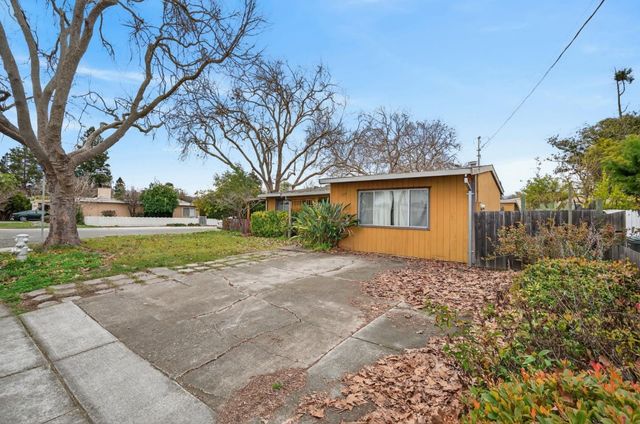 1114 Burgoyne Street, Mountain View, CA 94043