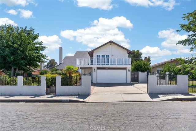 44520 Fenhold, Lancaster, CA 93535