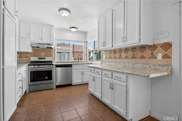 44520 Fenhold, Lancaster, CA 93535