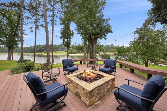 751 Lakeshore Drive, Brookeland, TX 75931