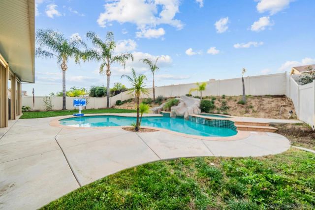 40597 Symphony Park Ln, Murrieta, CA 92562