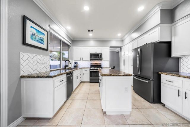 40597 Symphony Park Ln, Murrieta, CA 92562