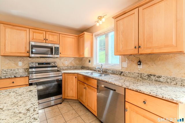 166 McCormick Lane, Middletown, CT 06457