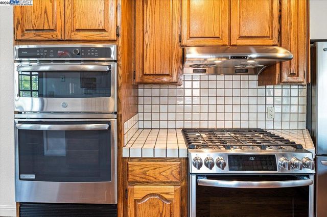 4095 Robin Ln, Castro Valley, CA 94546