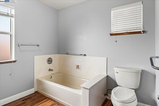 4095 Robin Ln, Castro Valley, CA 94546