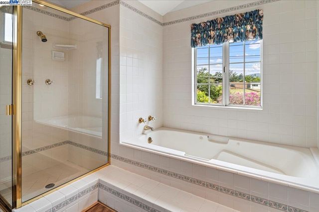 4095 Robin Ln, Castro Valley, CA 94546