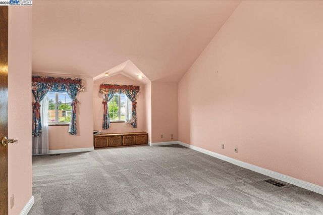 4095 Robin Ln, Castro Valley, CA 94546