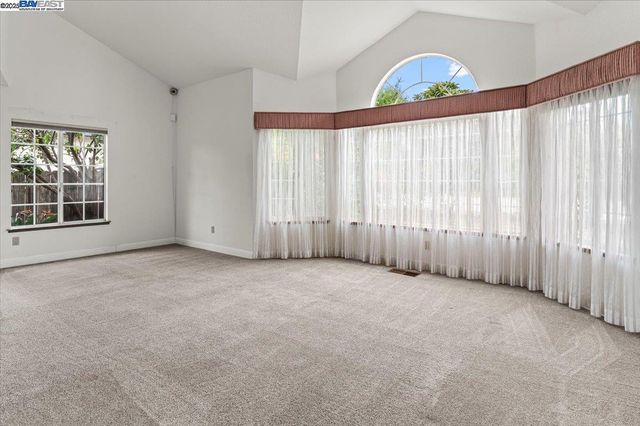 4095 Robin Ln, Castro Valley, CA 94546