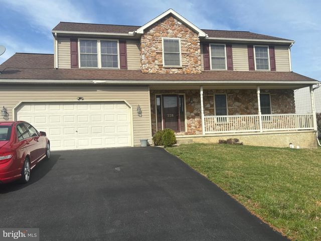 228 S BROAD ST, Jonestown, PA 17038