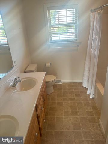 228 S BROAD ST, Jonestown, PA 17038