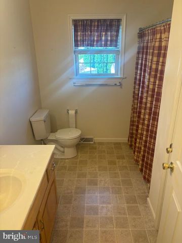 228 S BROAD ST, Jonestown, PA 17038