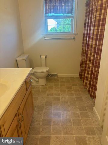 228 S BROAD ST, Jonestown, PA 17038