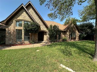 532 Evergreen Drive, Hurst, TX 76054