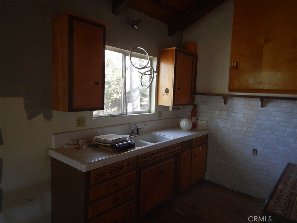 Image 5 of property listing at 608 Arrowhead Villa, Lake Arrowhead, CA 92352