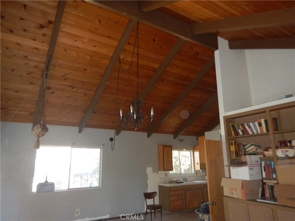 Image 9 of property listing at 608 Arrowhead Villa, Lake Arrowhead, CA 92352