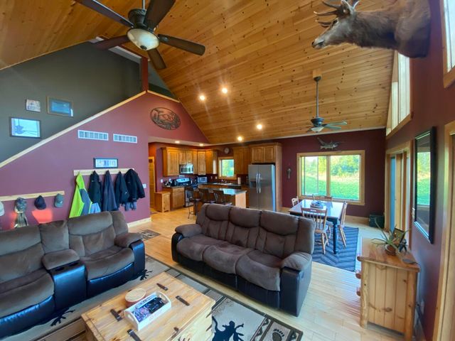 7330 N Crestview Road, Stillman Valley, IL 61084