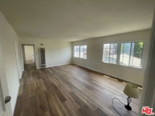 735 W Imperial Highway, Los Angeles, CA 90044