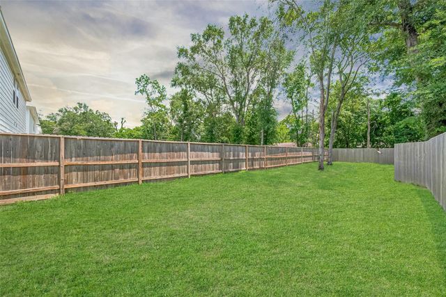 807 Avenue J Place, Conroe, TX 77301