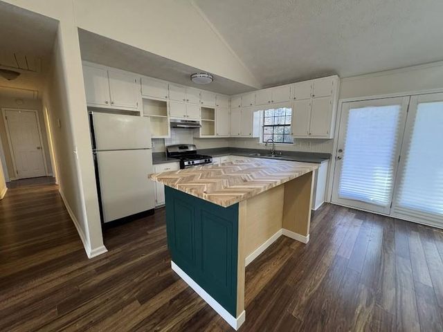 65 Fair Oaks Drive SE, Conyers, GA 30094