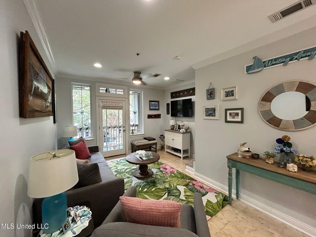 922 Porter Avenue, 206, Ocean Springs, MS 39564