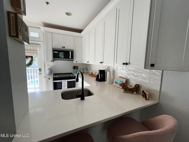 922 Porter Avenue, 206, Ocean Springs, MS 39564