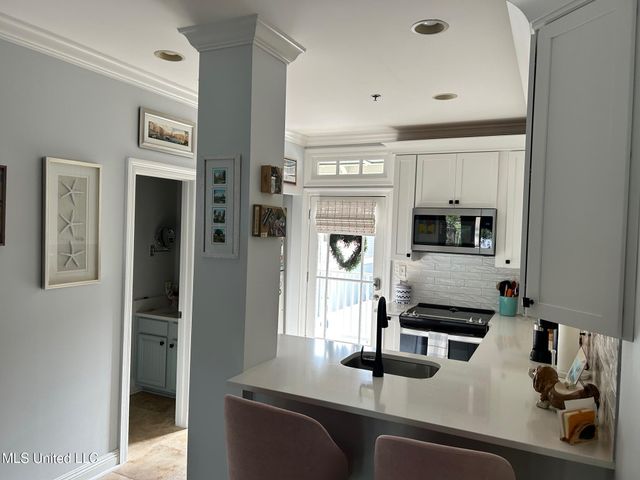 922 Porter Avenue, 206, Ocean Springs, MS 39564