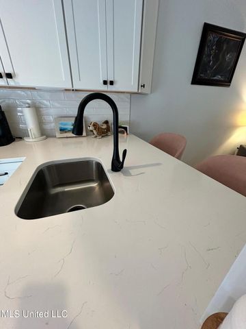 922 Porter Avenue, 206, Ocean Springs, MS 39564