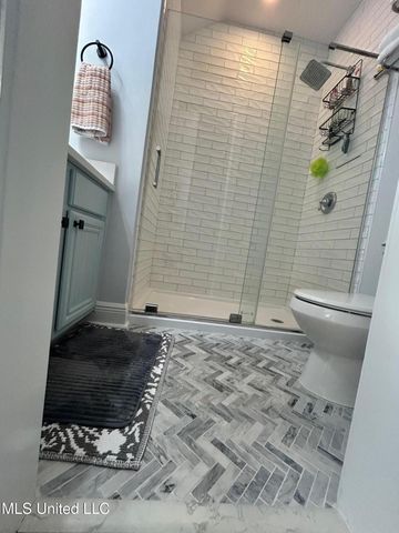 922 Porter Avenue, 206, Ocean Springs, MS 39564