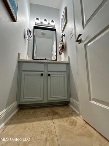 922 Porter Avenue, 206, Ocean Springs, MS 39564