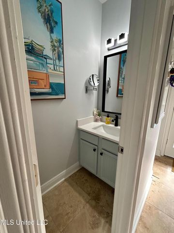 922 Porter Avenue, 206, Ocean Springs, MS 39564