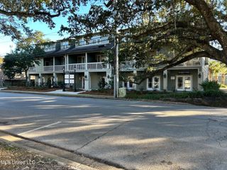 922 Porter Avenue, 206, Ocean Springs, MS 39564