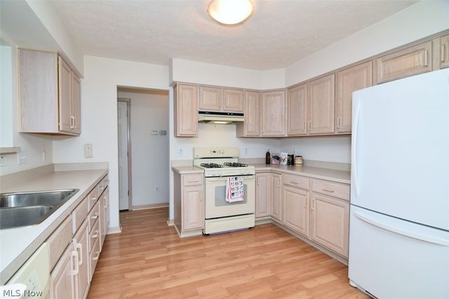 7281 Lilac Court 13B, North Olmsted, OH 44070