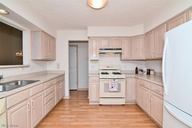 7281 Lilac Court 13B, North Olmsted, OH 44070