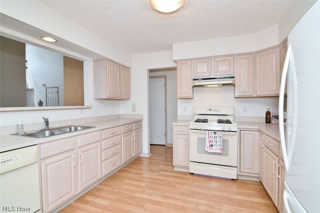 7281 Lilac Court 13B, North Olmsted, OH 44070