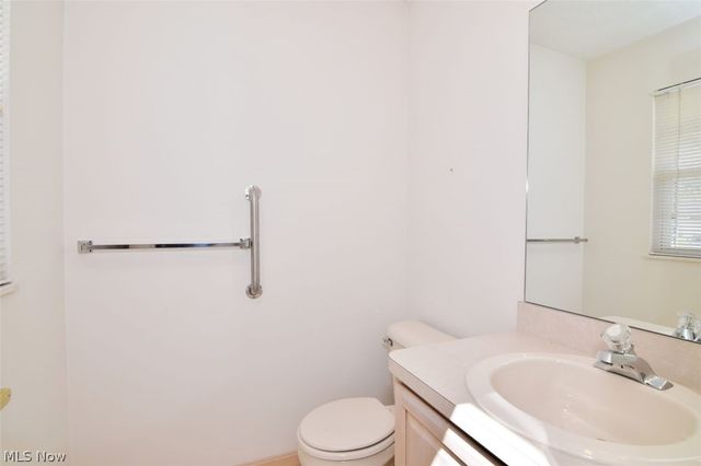 7281 Lilac Court 13B, North Olmsted, OH 44070